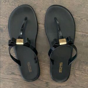 michael kors flip flops